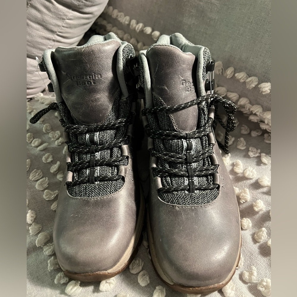 Women’s gray Georgia boots, size 8